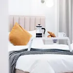 2bd,terrace, Ac, Next To Dineika Park, Brand New, By Cohost Appartement