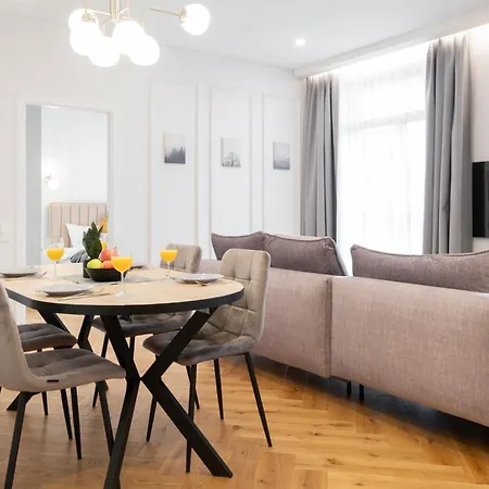 2bd W-terrace, Ac, Next To Dineika Park I Cohost *