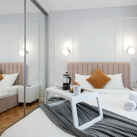 Apartment 2bd W-terrace, Ac, Next To Dineika Park I Cohost