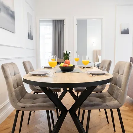 Apartment 2bd W-terrace, Ac, Next To Dineika Park I Cohost *