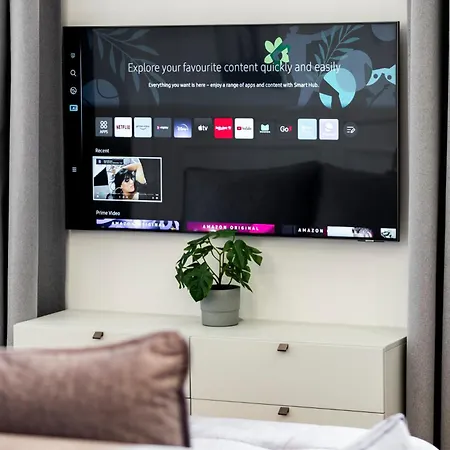 2bd,terrace, Ac, Next To Dineika Park, Brand New, By Cohost *