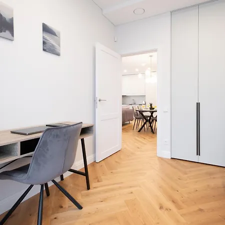 Apartment 2bd W-terrace, Ac, Next To Dineika Park I Cohost *