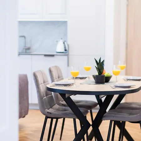 2bd W-terrace, Ac, Next To Dineika Park I Cohost