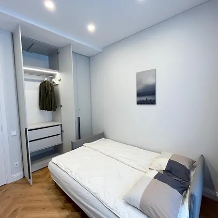 2bd,terrace, Ac, Next To Dineika Park, Brand New, By Cohost Apartman