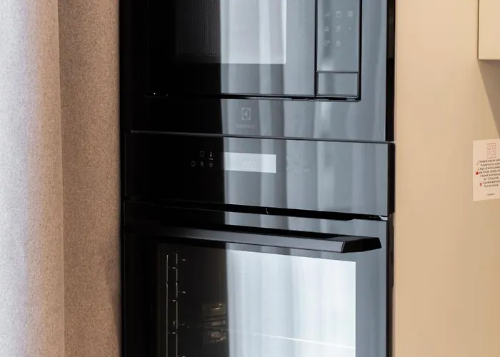 2bd,terrace, Ac, Next To Dineika Park, Brand New, By Cohost *